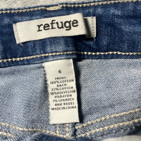 Refuge Denim Frayed cut off Shorts 4 - Picture 4 of 4